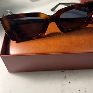 Wilson sunglasses in brown tortoise.